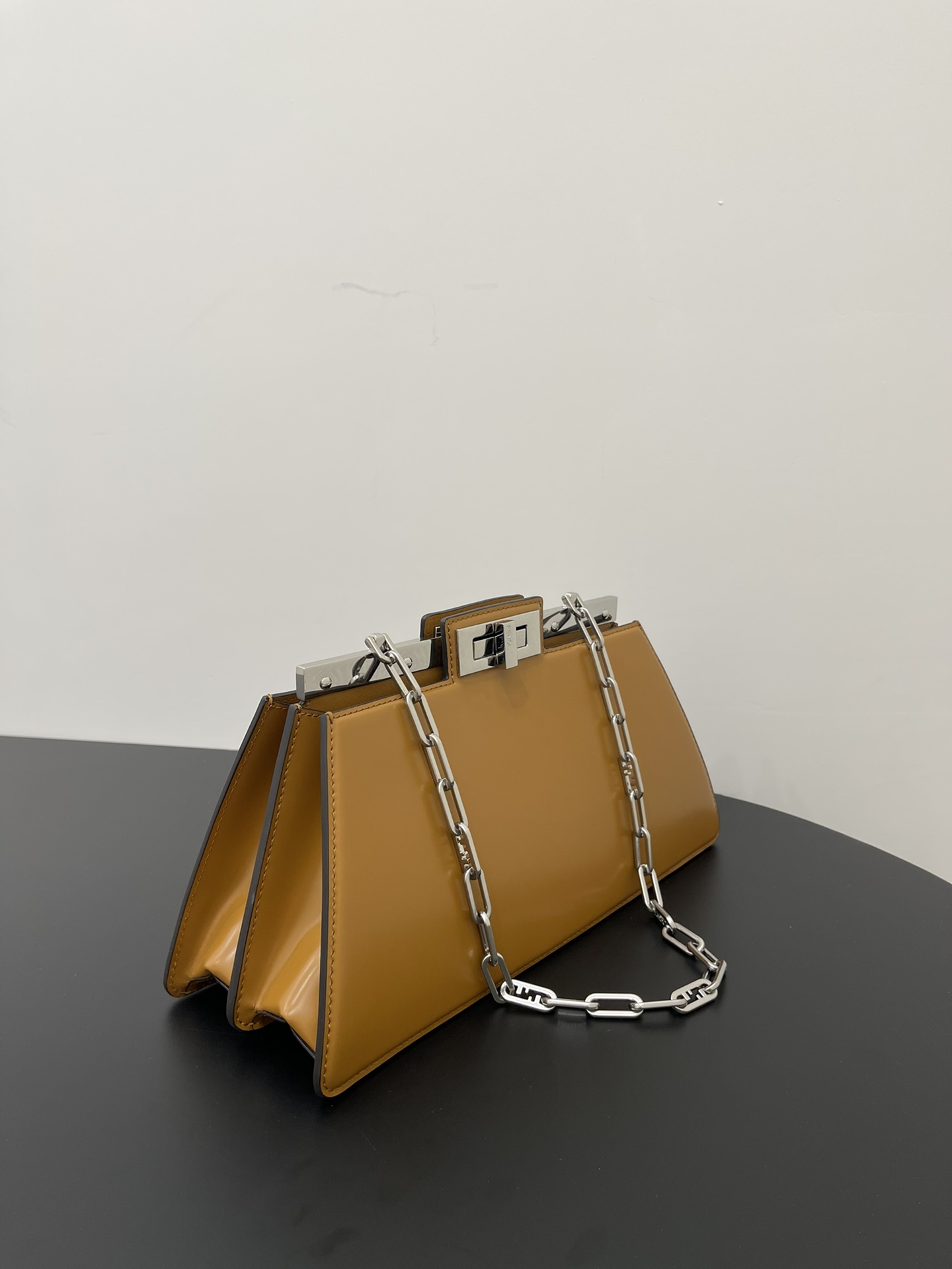 F**di peekaboo iseeu-34x18.50x11cm