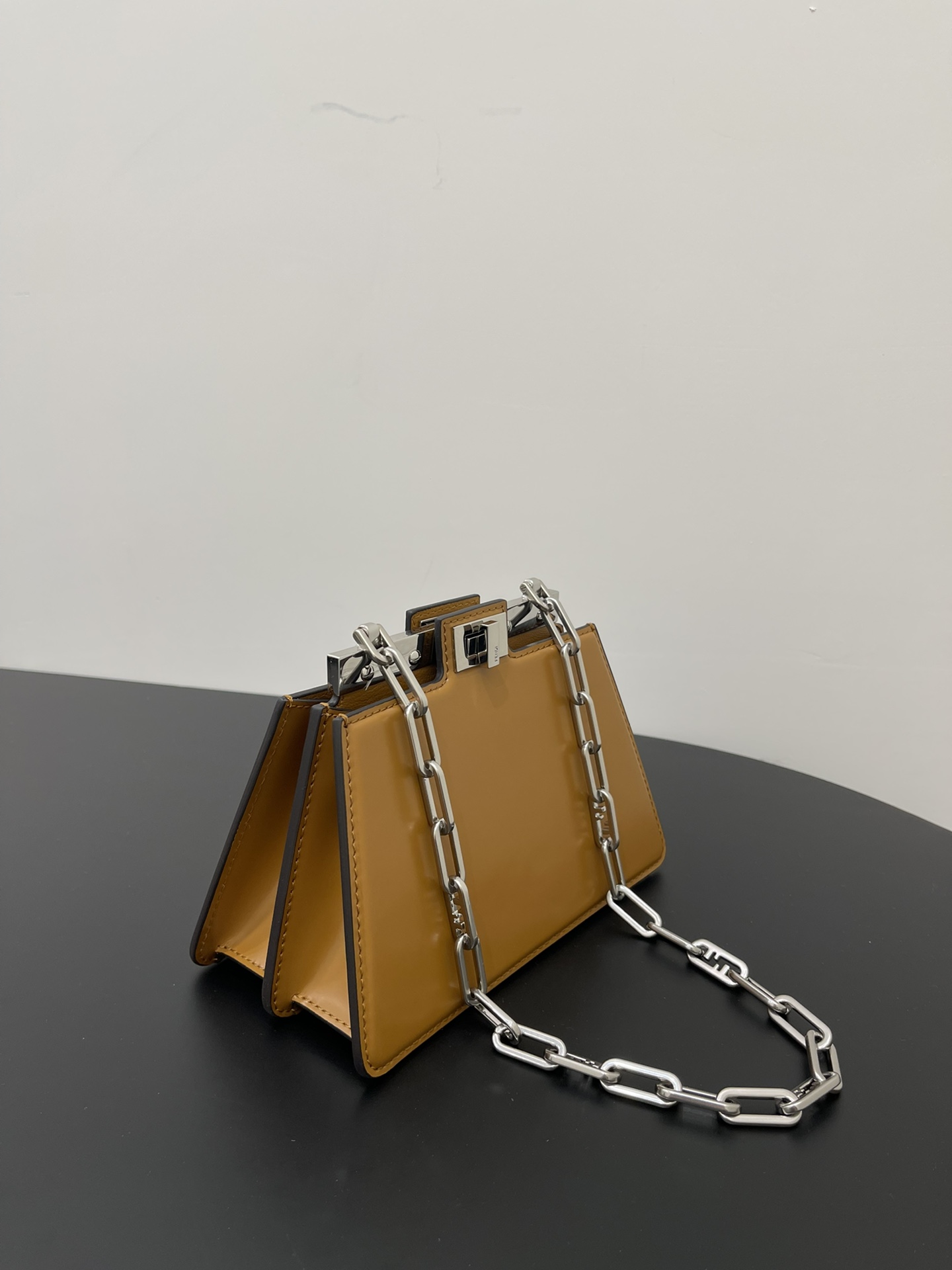 F**di peekaboo iseeu-20.5x11x14cm