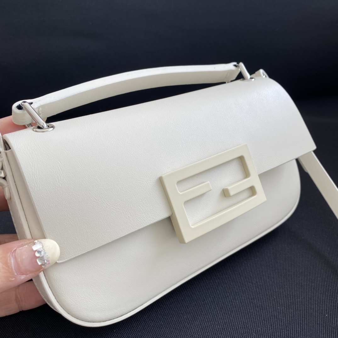 F**di baguette bag-19×14×4cm
