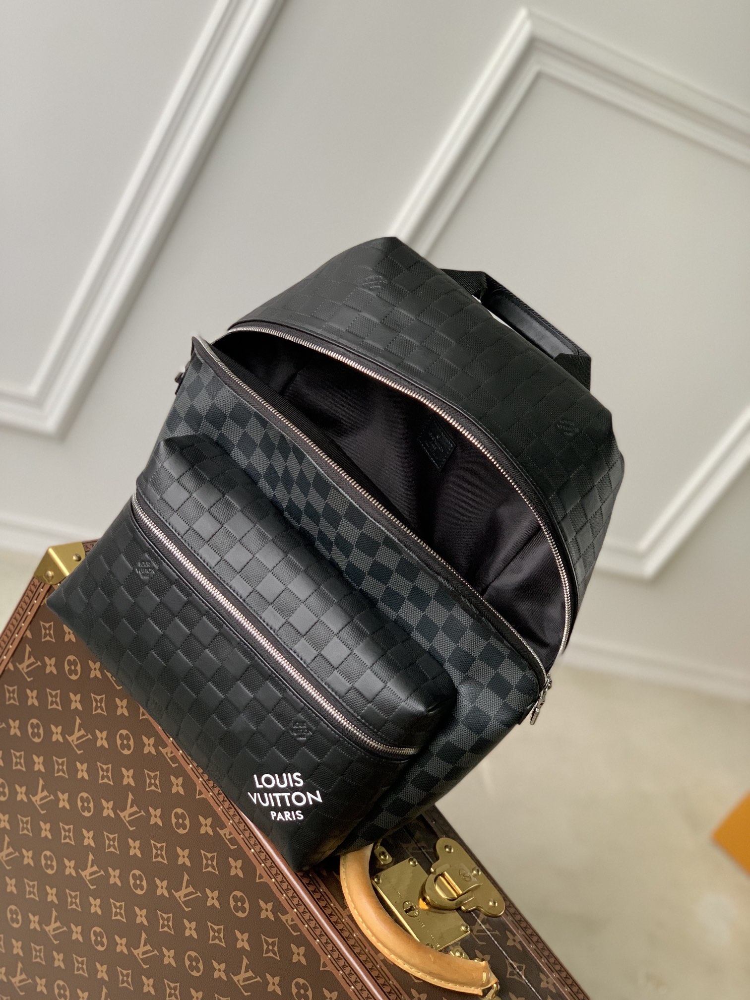 l0*is V*t0n discovery backpack-30*40*20cm