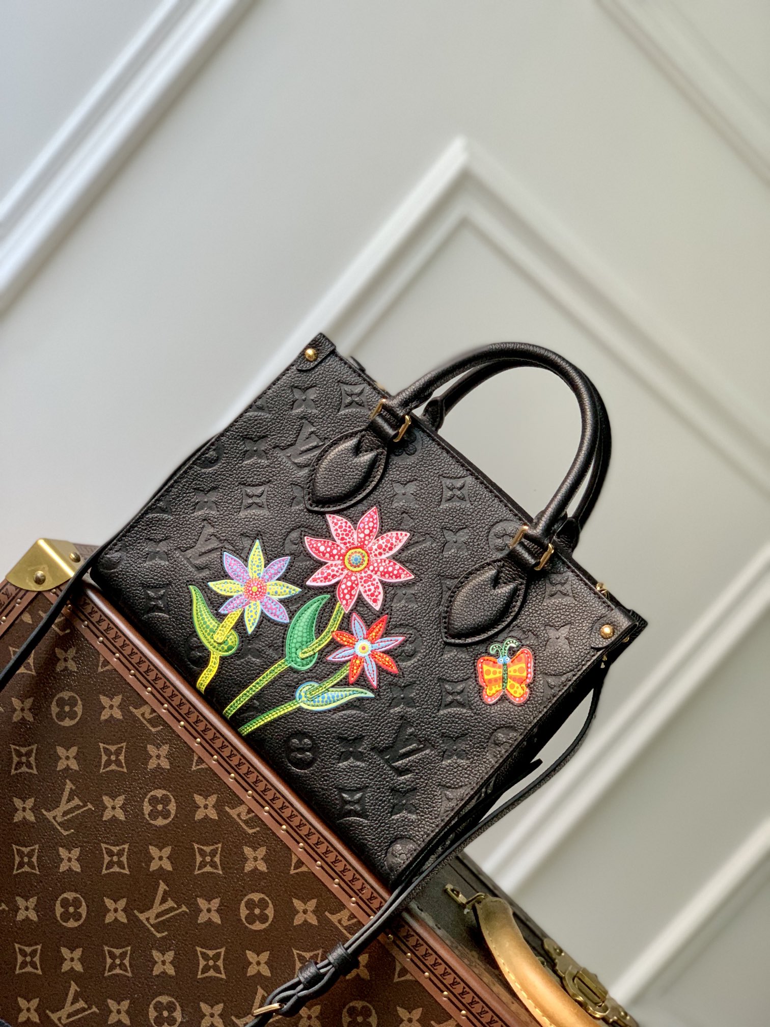 l0*is V*t0n onthego handbag- m21732-25*19*11.5 cm