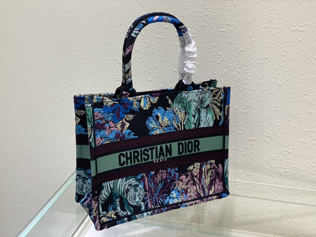 D*or book tote