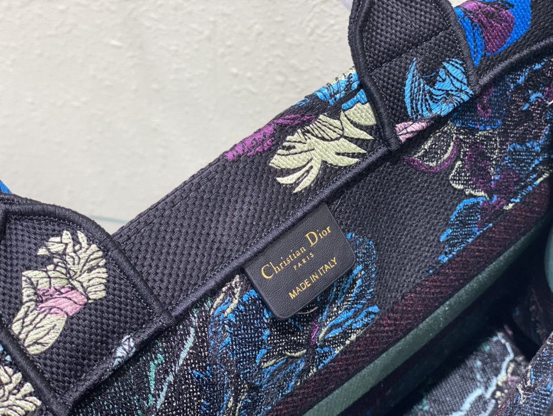 D*or book tote