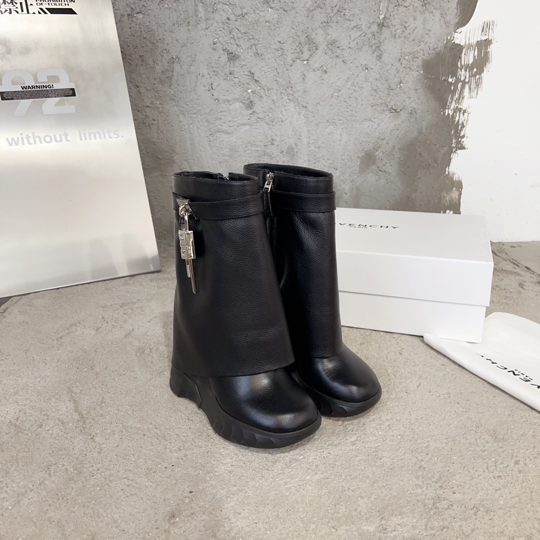 G1uenchy boots(eu35-41)