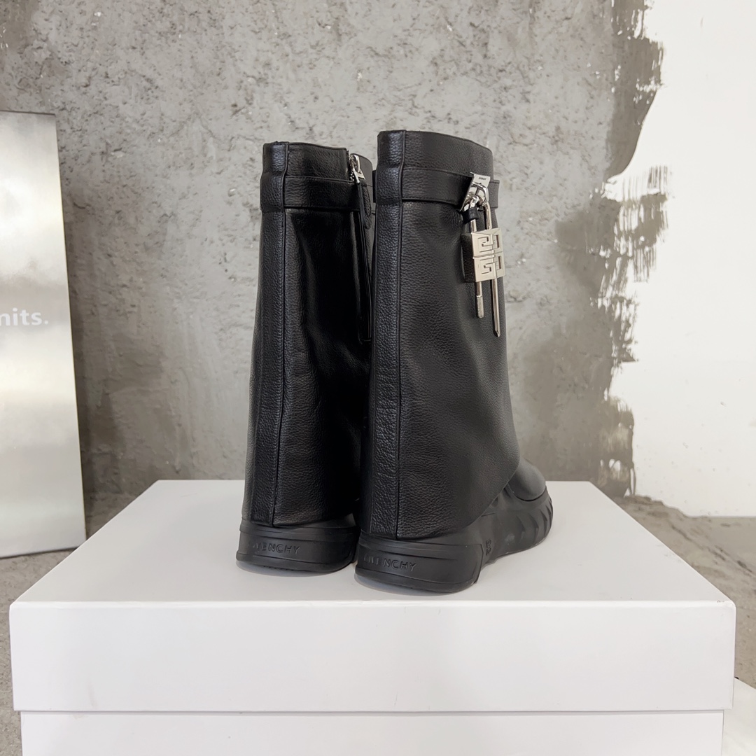 G1uenchy boots(eu35-41)