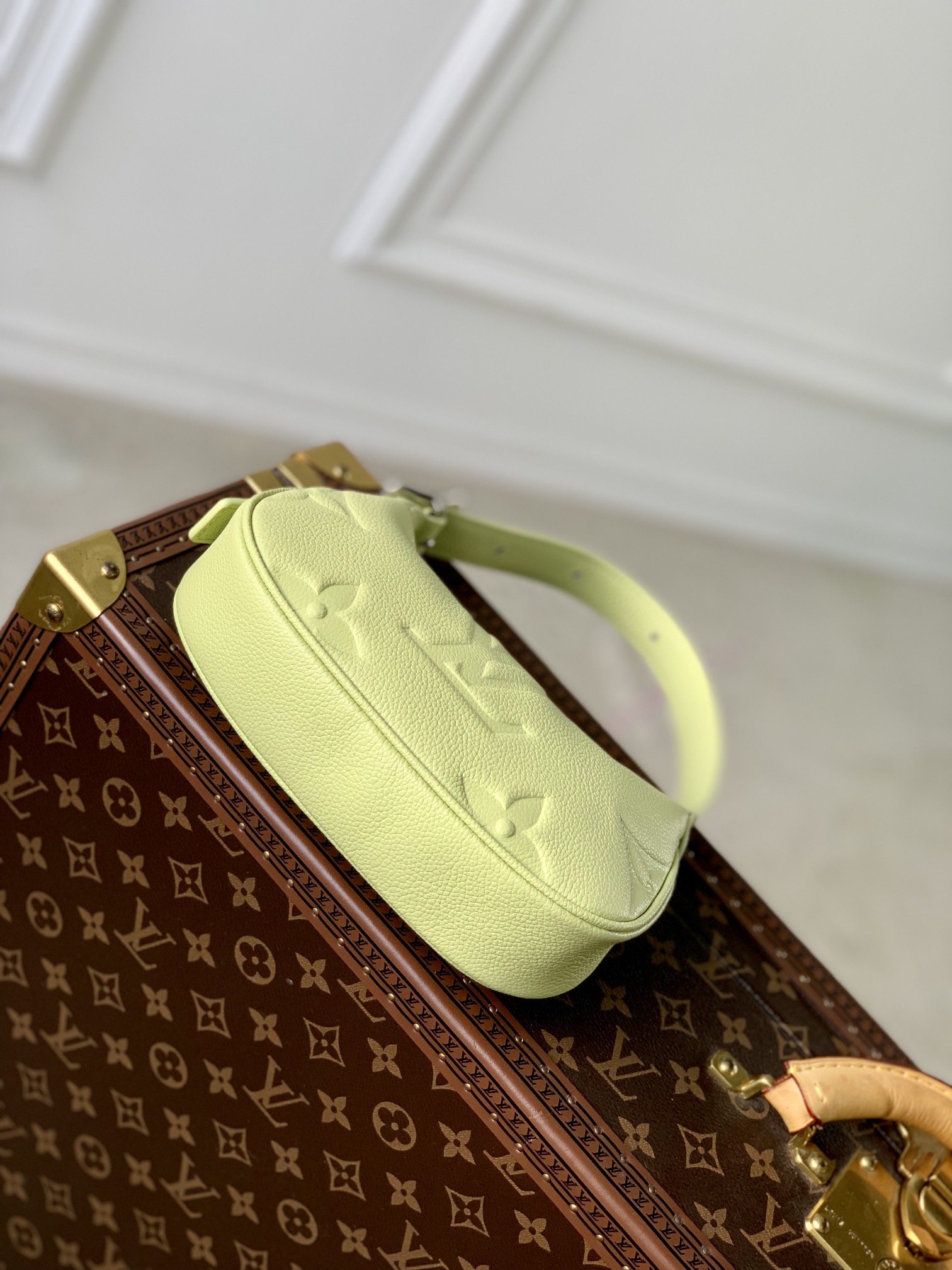l0*is V*t0n mini moon bag m46692-20.5 x 11 x 5cm