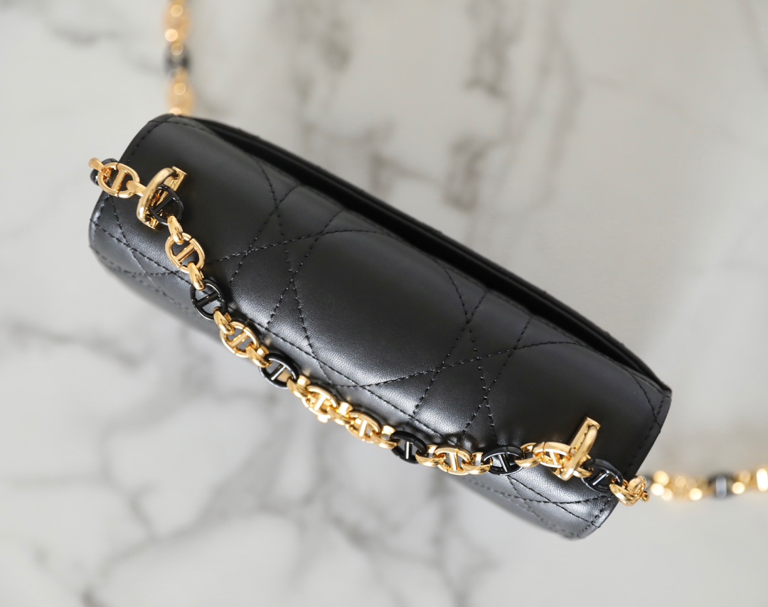 D*or caro bag- 19 x 13 x 5.5cm