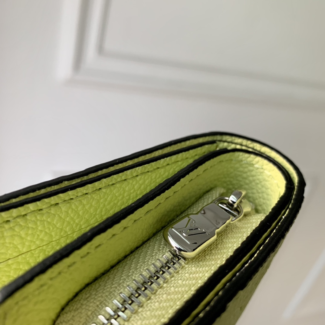 l0*is V*t0n wallet-11×8.5×3.5cm