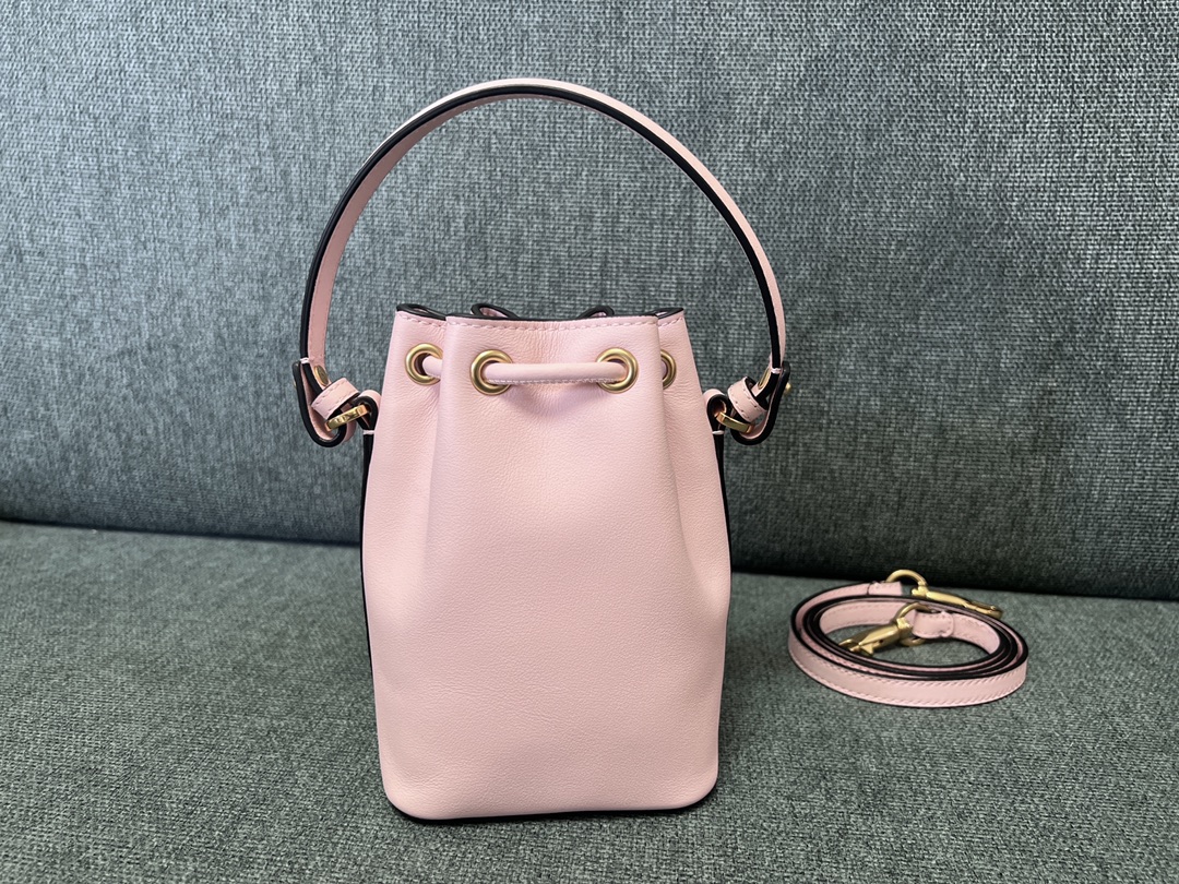 Va1e*ntin0 garavanivlogo signature bag-12*18*10cm