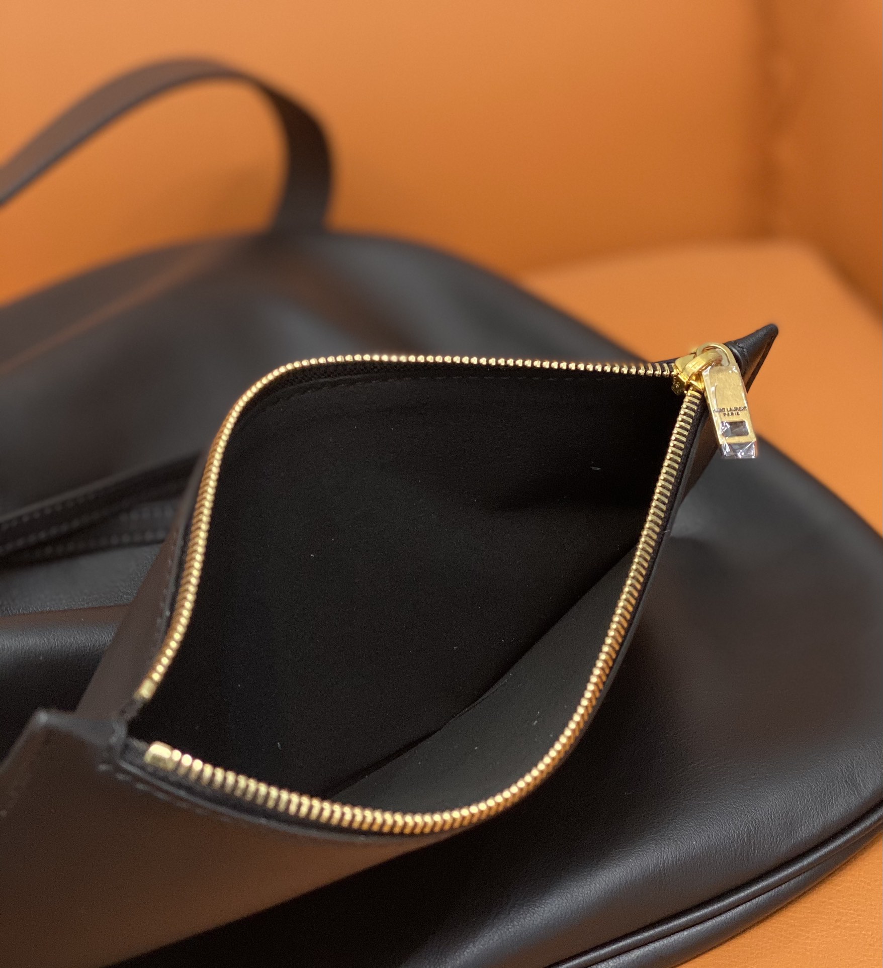 Y*L hobo bag-33×28×2.5cm