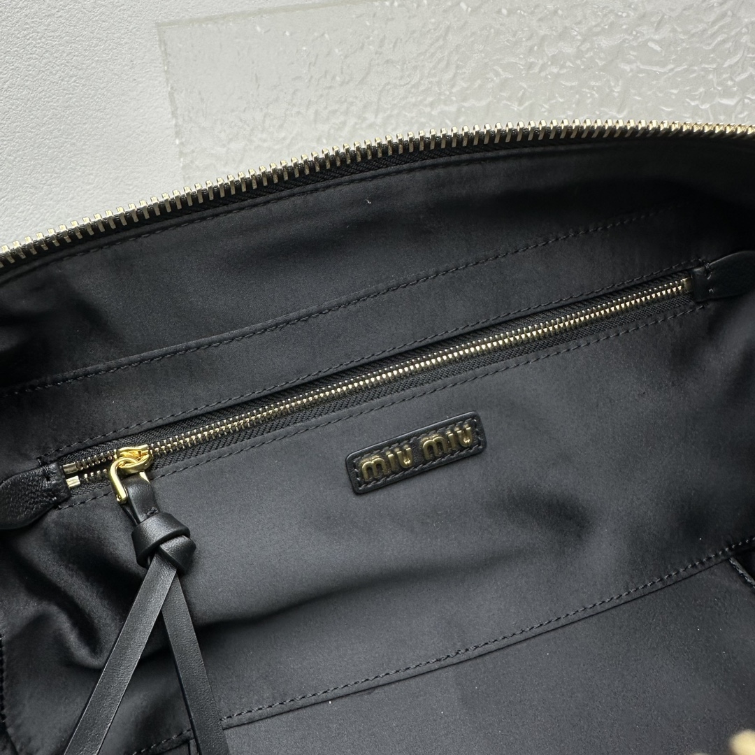 M*um*u ss23 softy padded bag-27*12*9cm