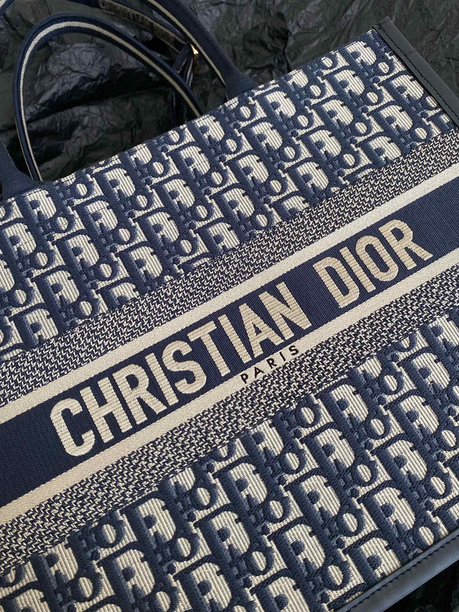 D*or small book tote-36.5cm