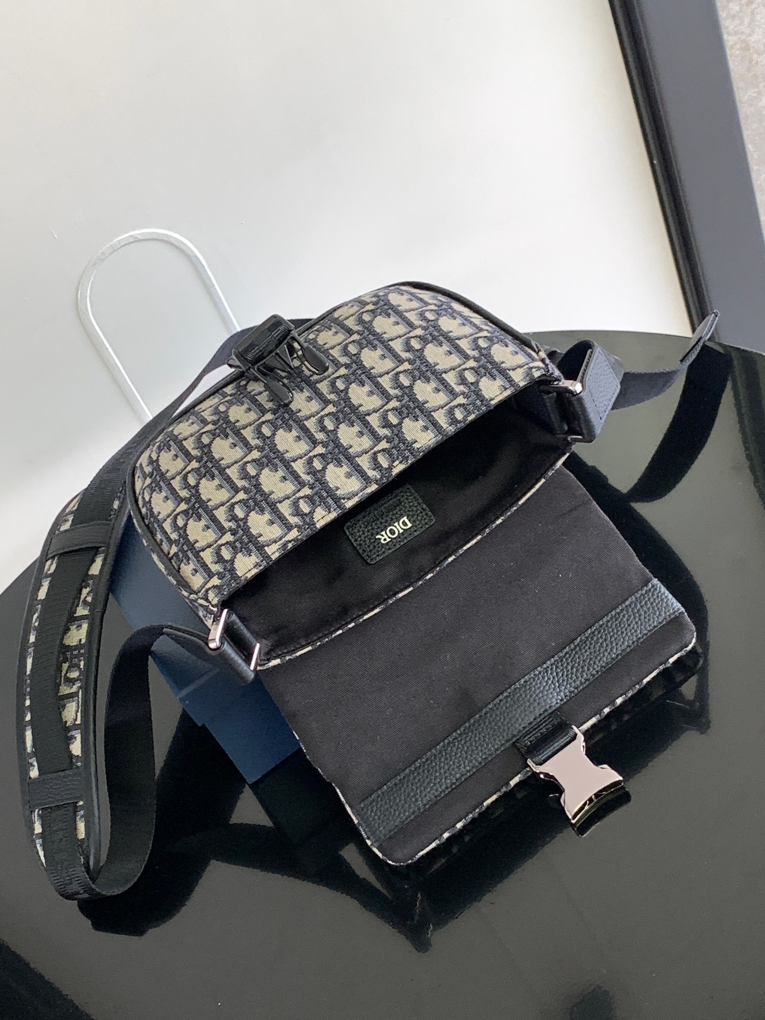 D*or explorer crossbody bag-20 x 15 x 5cm
