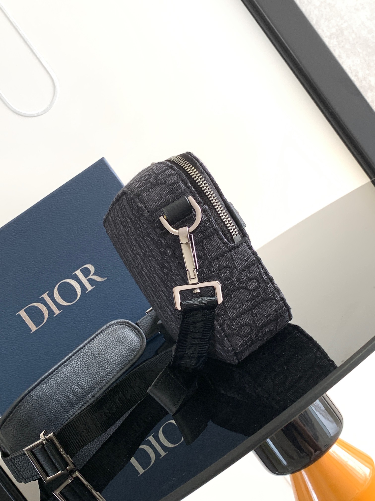 D*or safari messenger bag-22 x 15 x 6cm