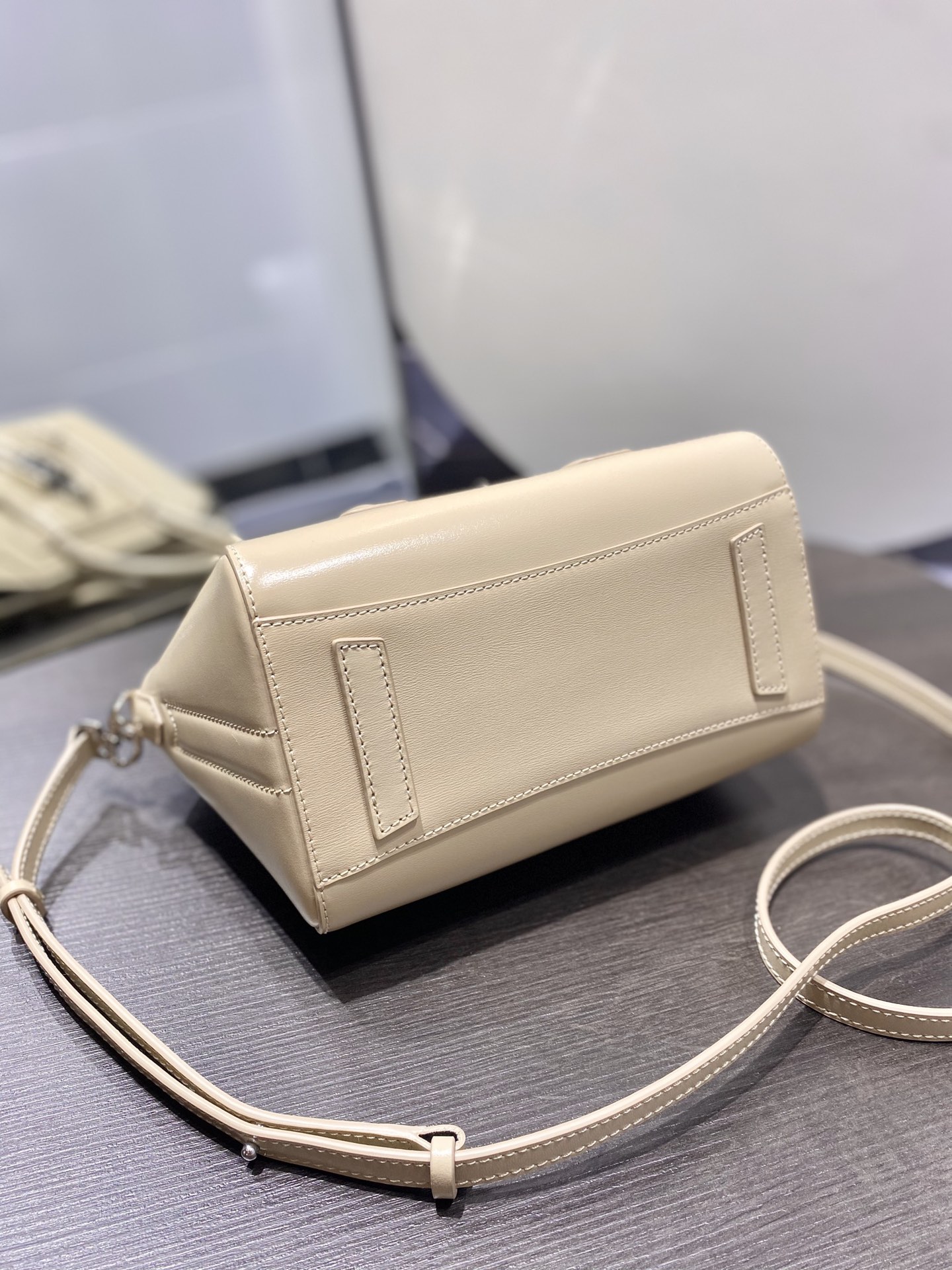 G1uenchy antigona tote-22*20*13cm