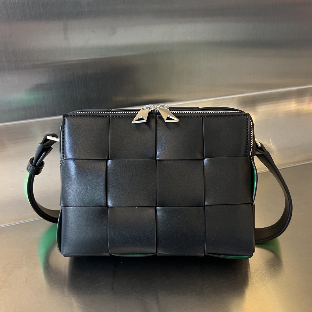 b0tte*a Ven*ta camera bag-20x15x5cm