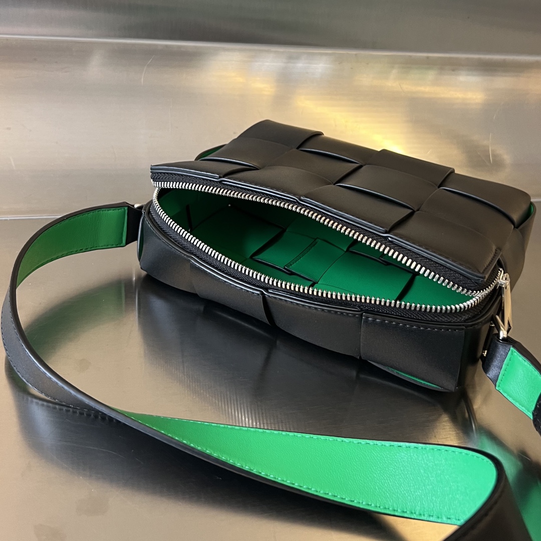 b0tte*a Ven*ta camera bag-20x15x5cm