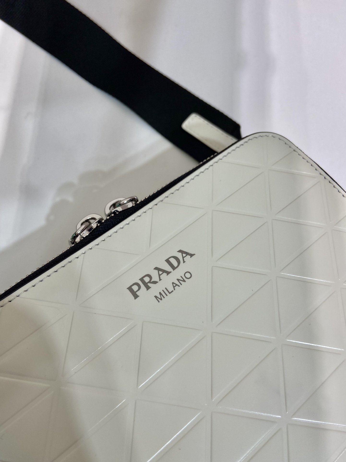 Pra*a camera bag 2vh070-19*12.5*5.5cm
