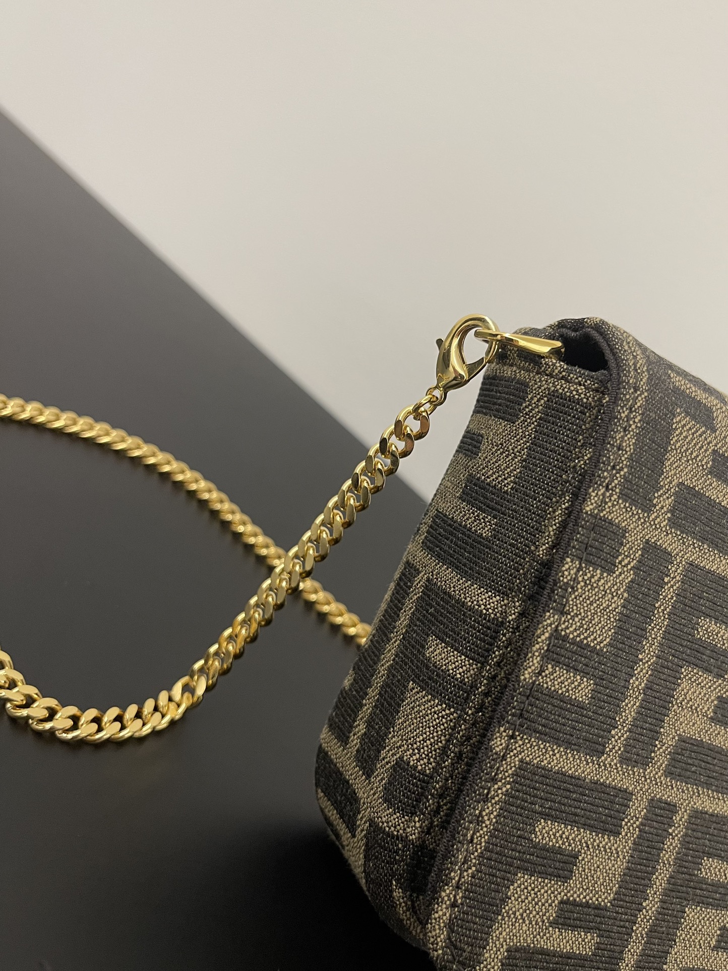 F**di graphy bag-22x5x11cm