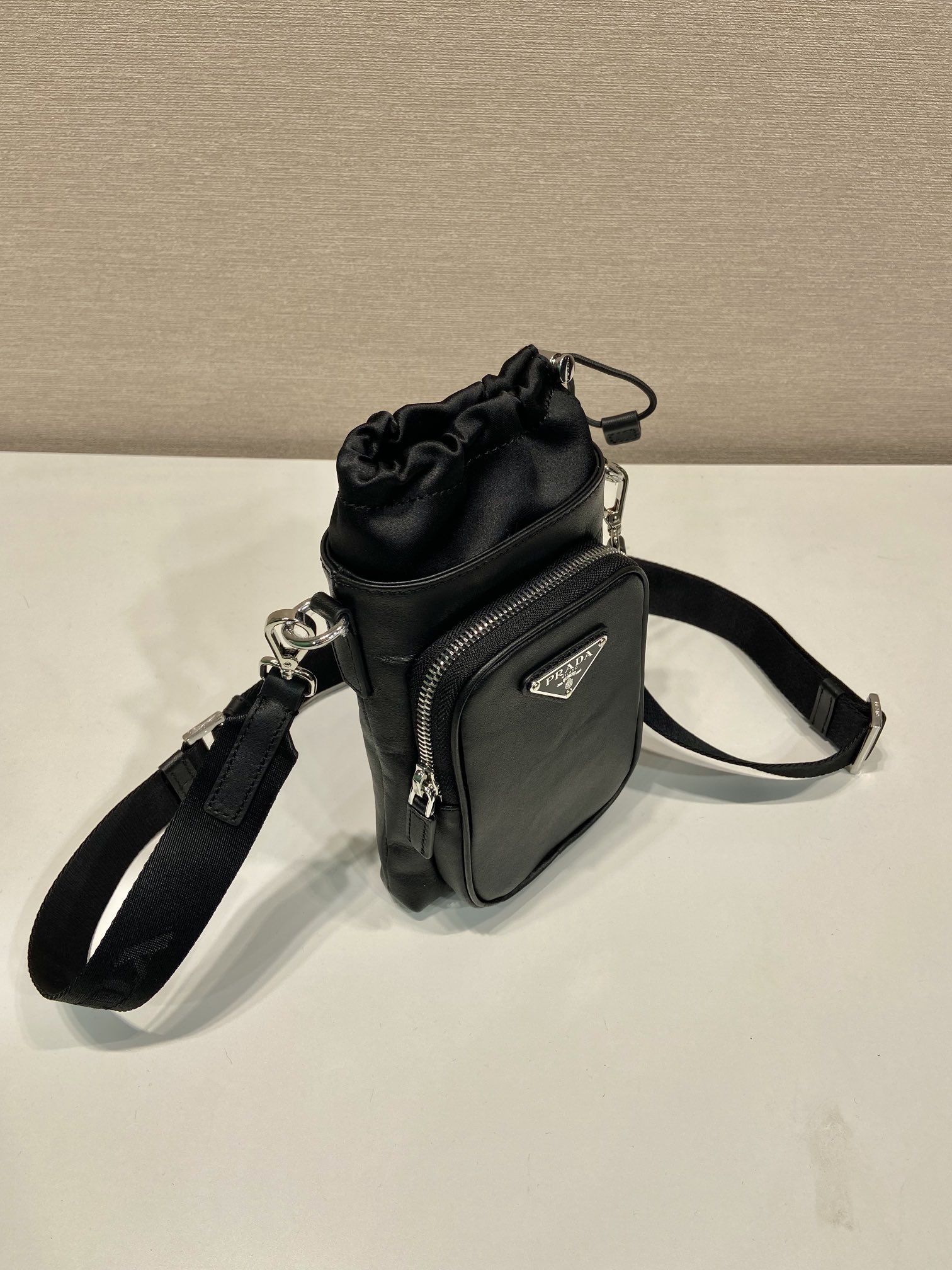 Pra*a mobile phone bag -13*18m