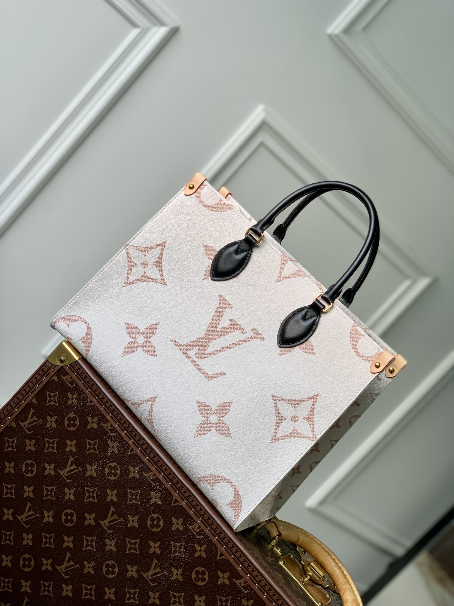 l0*is V*t0n small onthego handbag-35*28*15cm