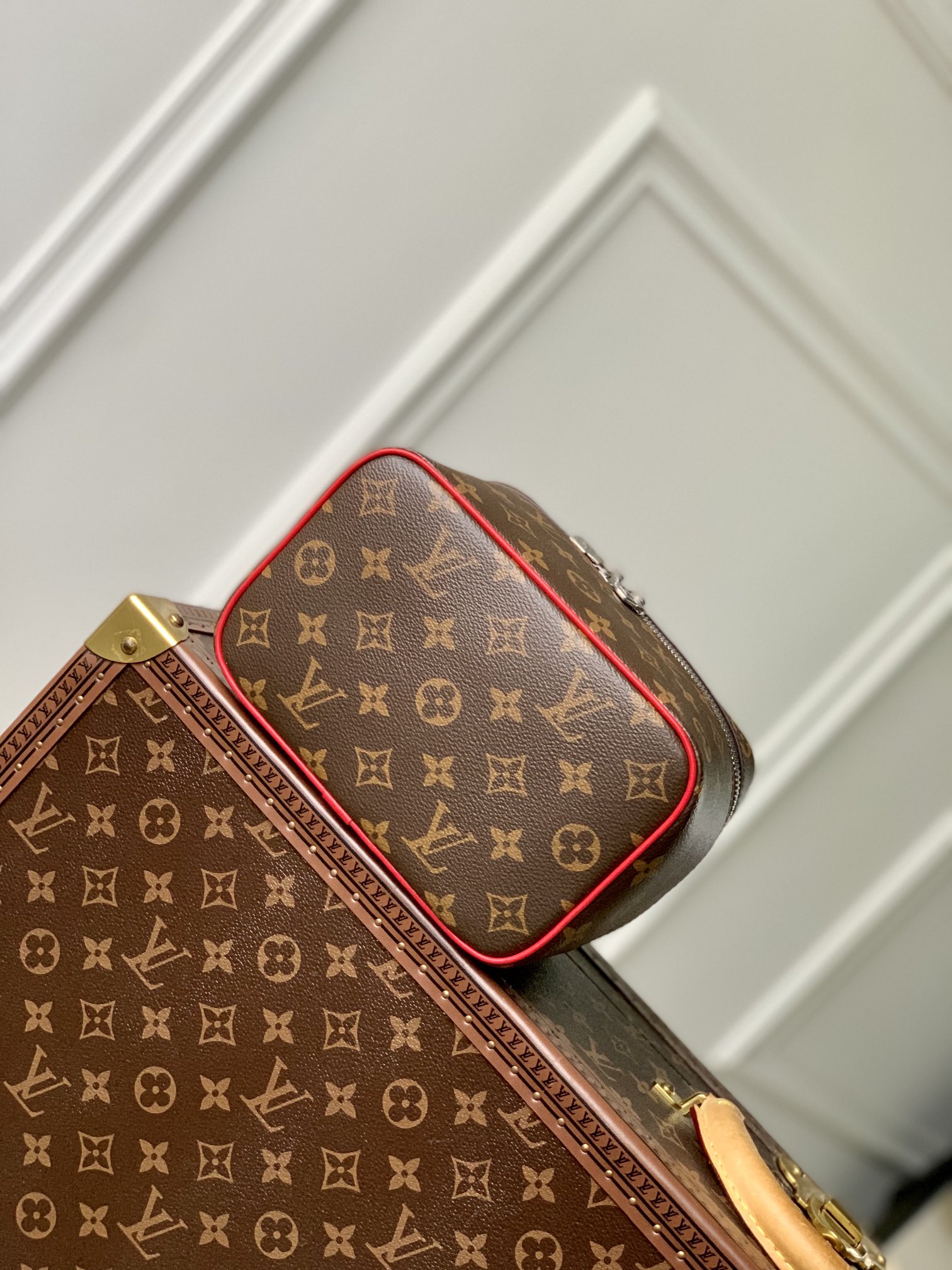 l0*is V*t0n nice cosmetic bag