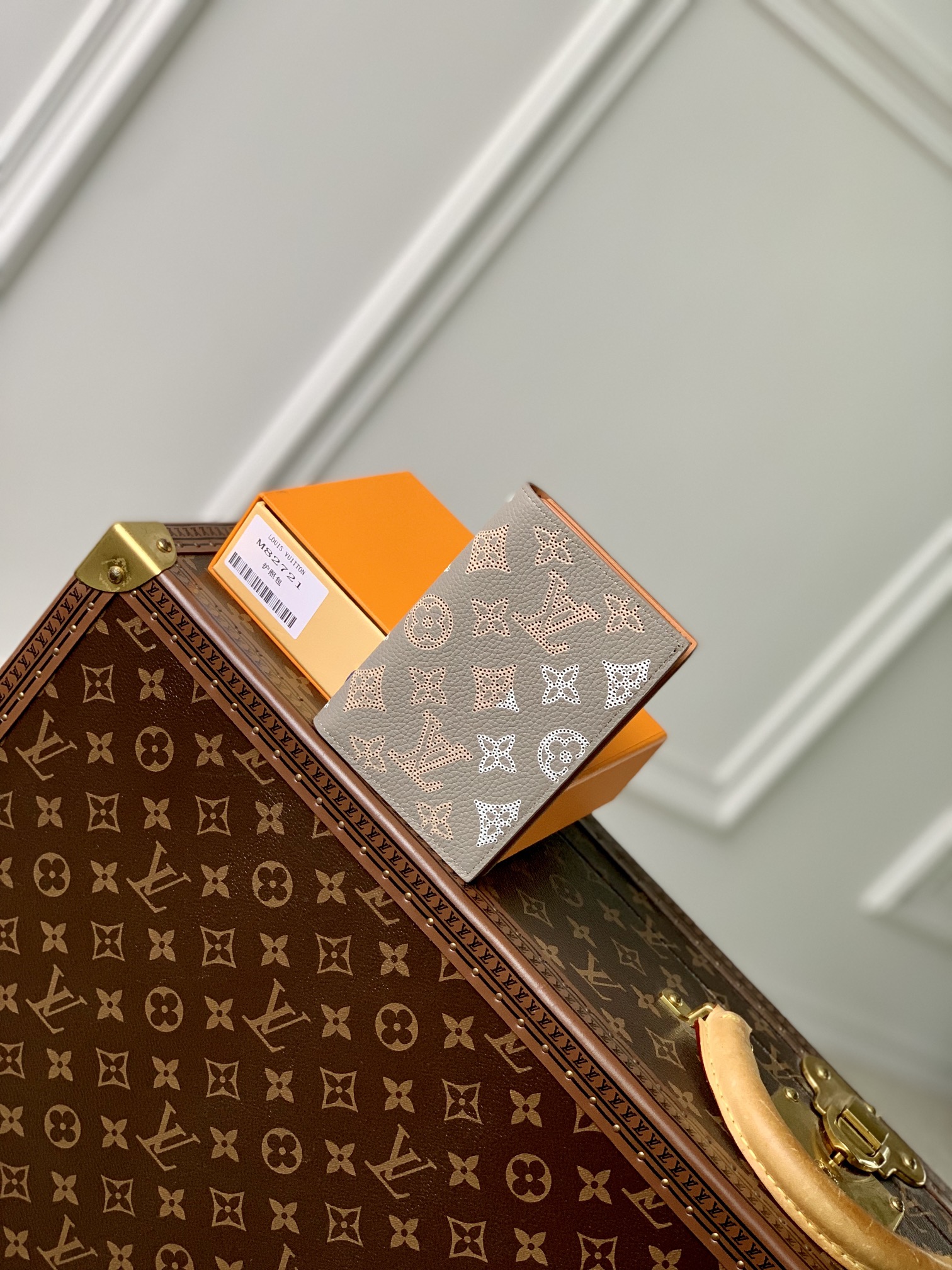 l0*is V*t0n wallet-10 x 14 x 2.5cm