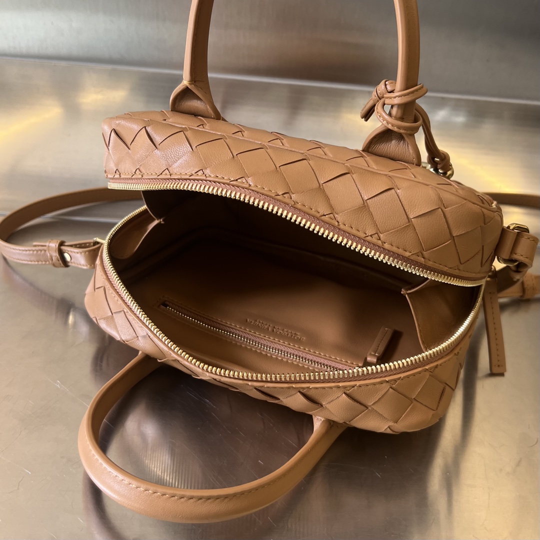 b0tte*a Ven*ta getaway bag-23.5x17.5x9cm