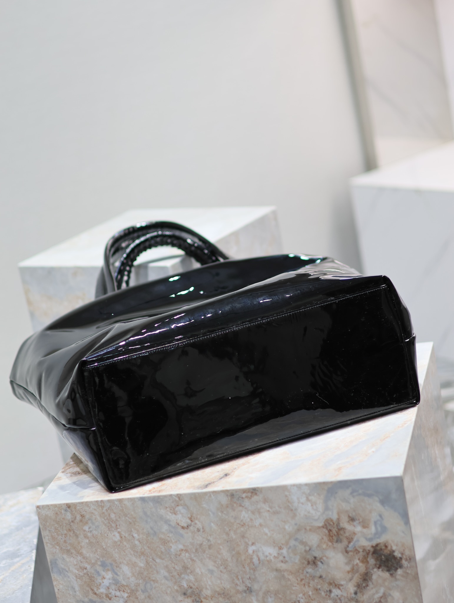 YS L Patent Tote-41-50×43×17CM