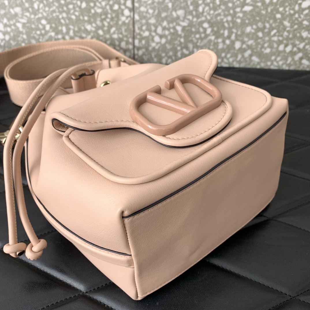 Va1e*ntin0 alentino garavani loco bag-16*19*11cm