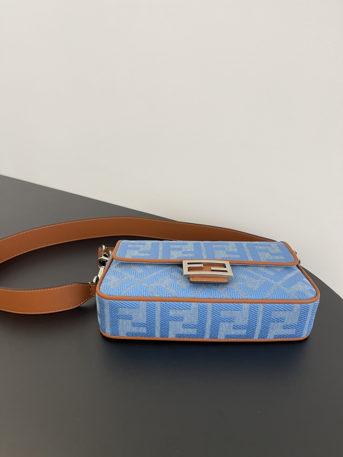 F**di baguette bag-26x14x4cm