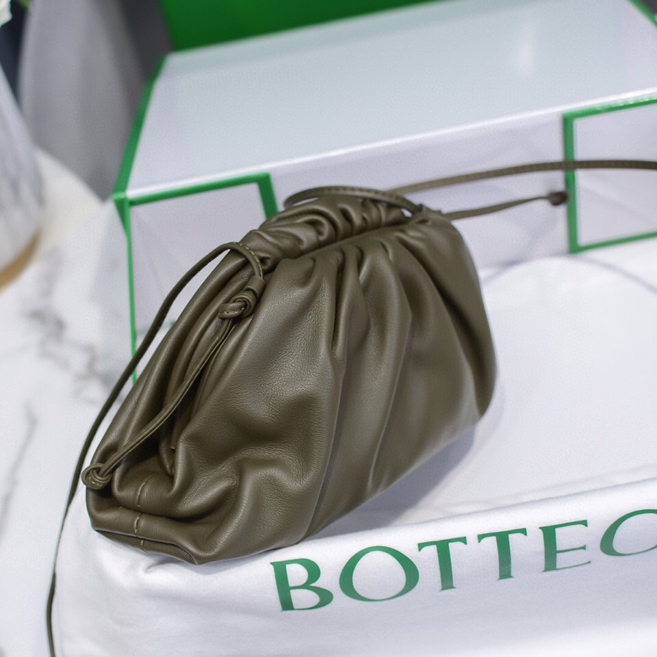 b0tte*a Ven*ta the pouch bag-22*9cm