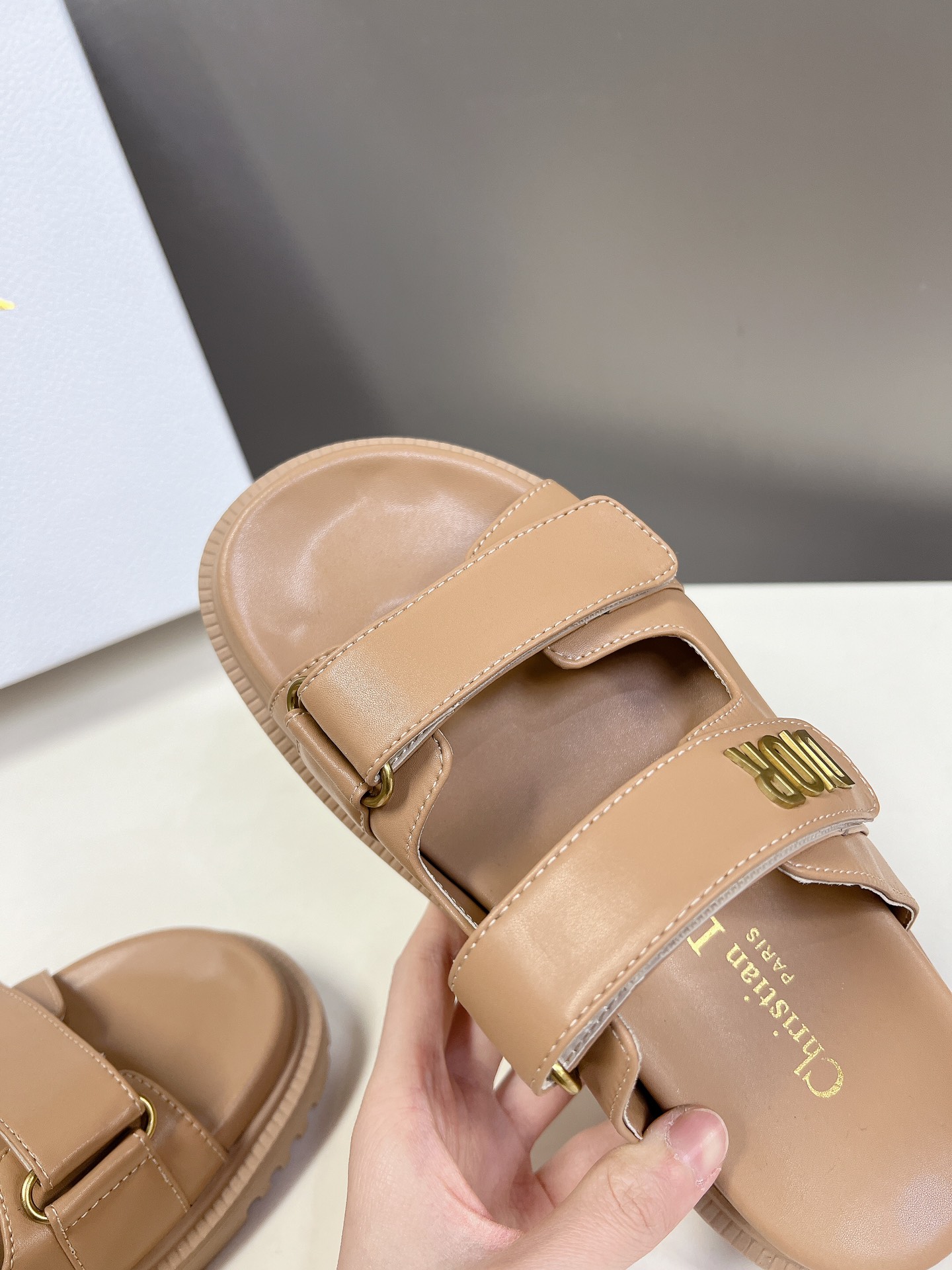 D*or sandals