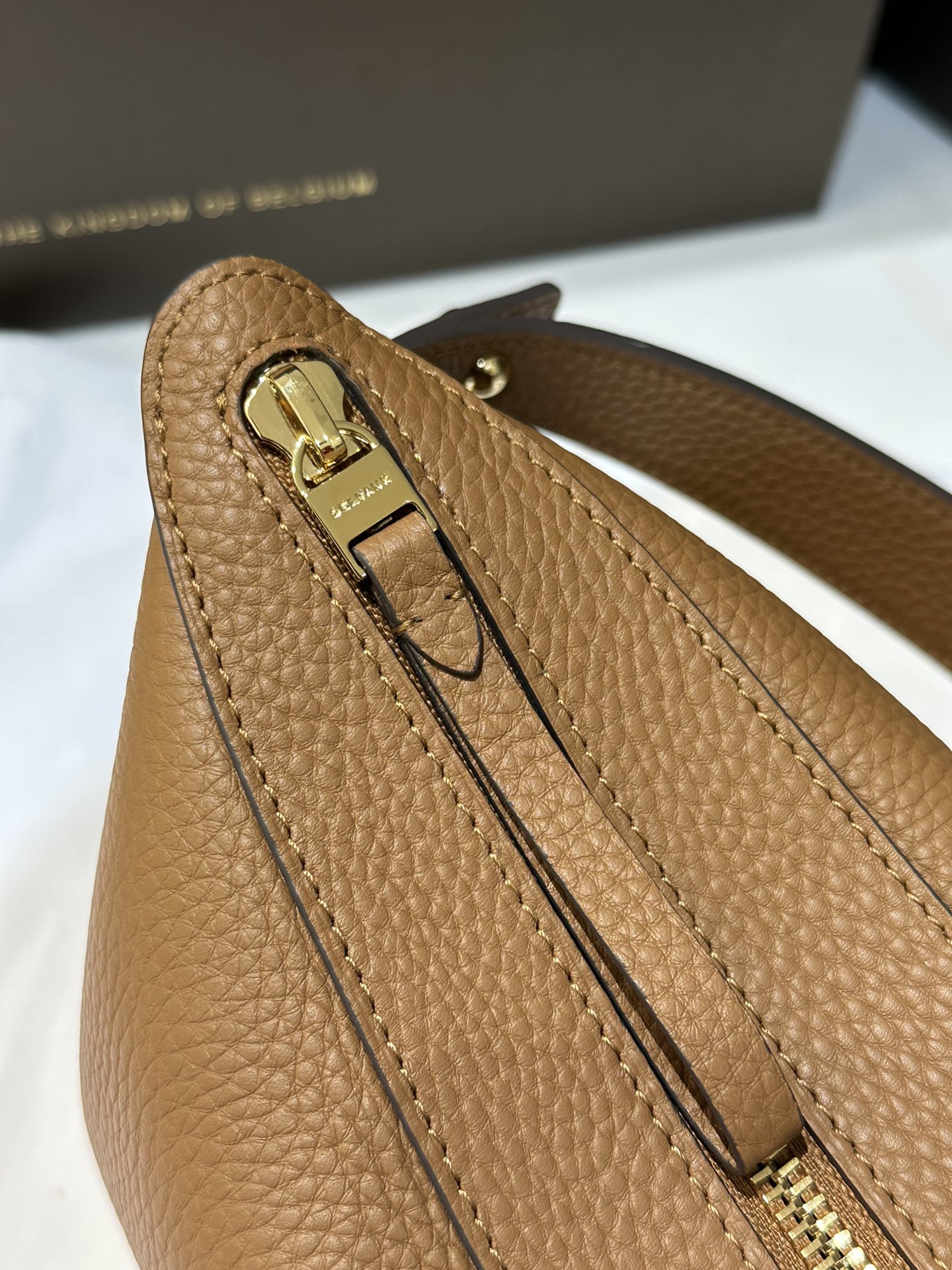 De1uavx pin swing tote-29*9*20cm