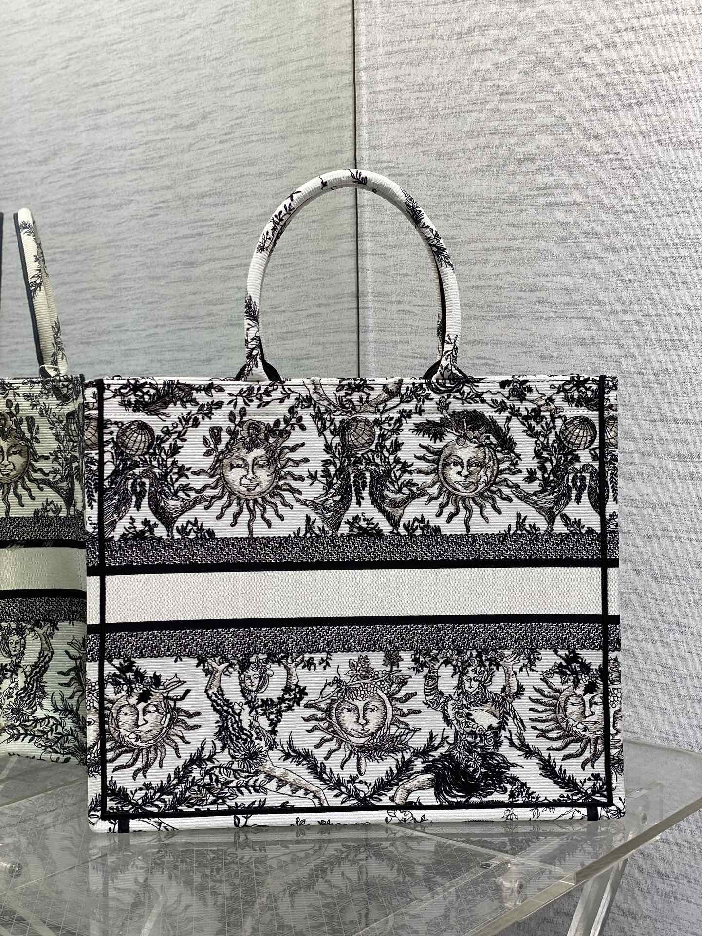 D*or book tote