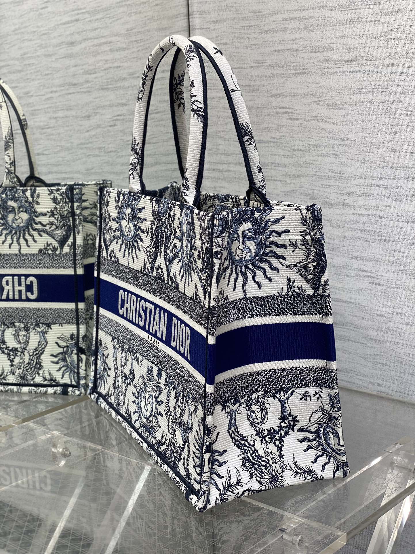 D*or small book tote-36.5cm