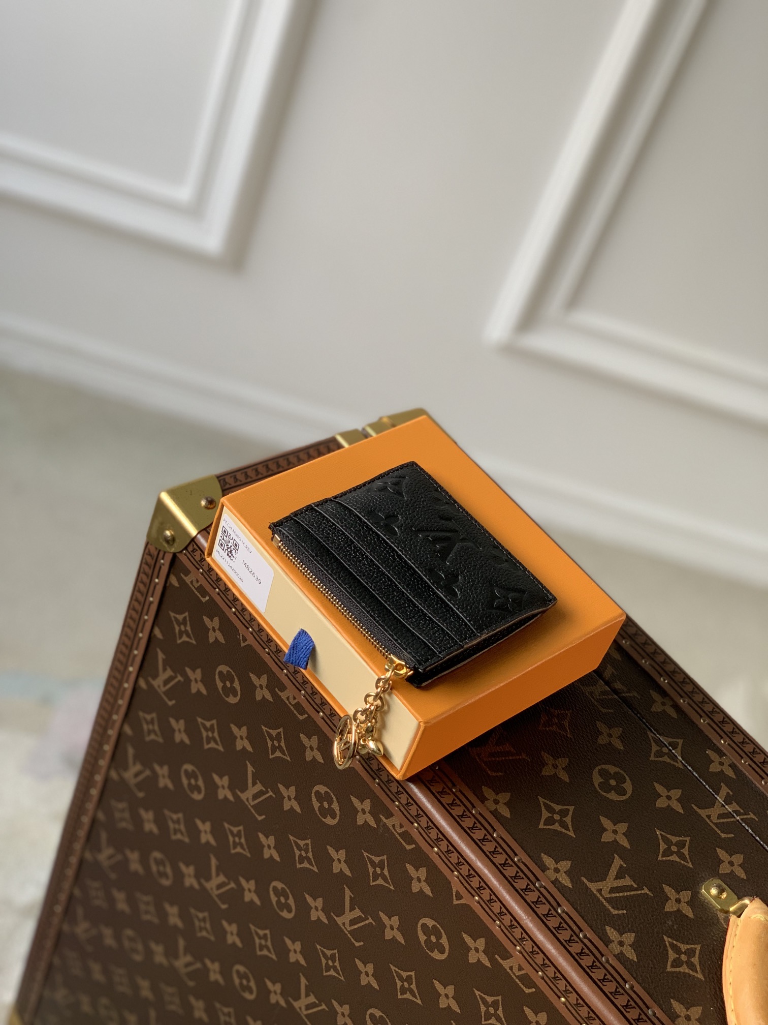 l0*is V*t0n wallet-10 x 8.5 x 0.4 cm