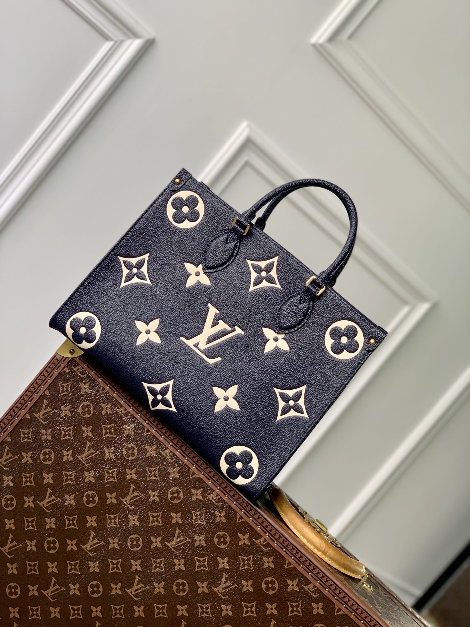 l0*is V*t0n small onthego handbag-35*28*15cm