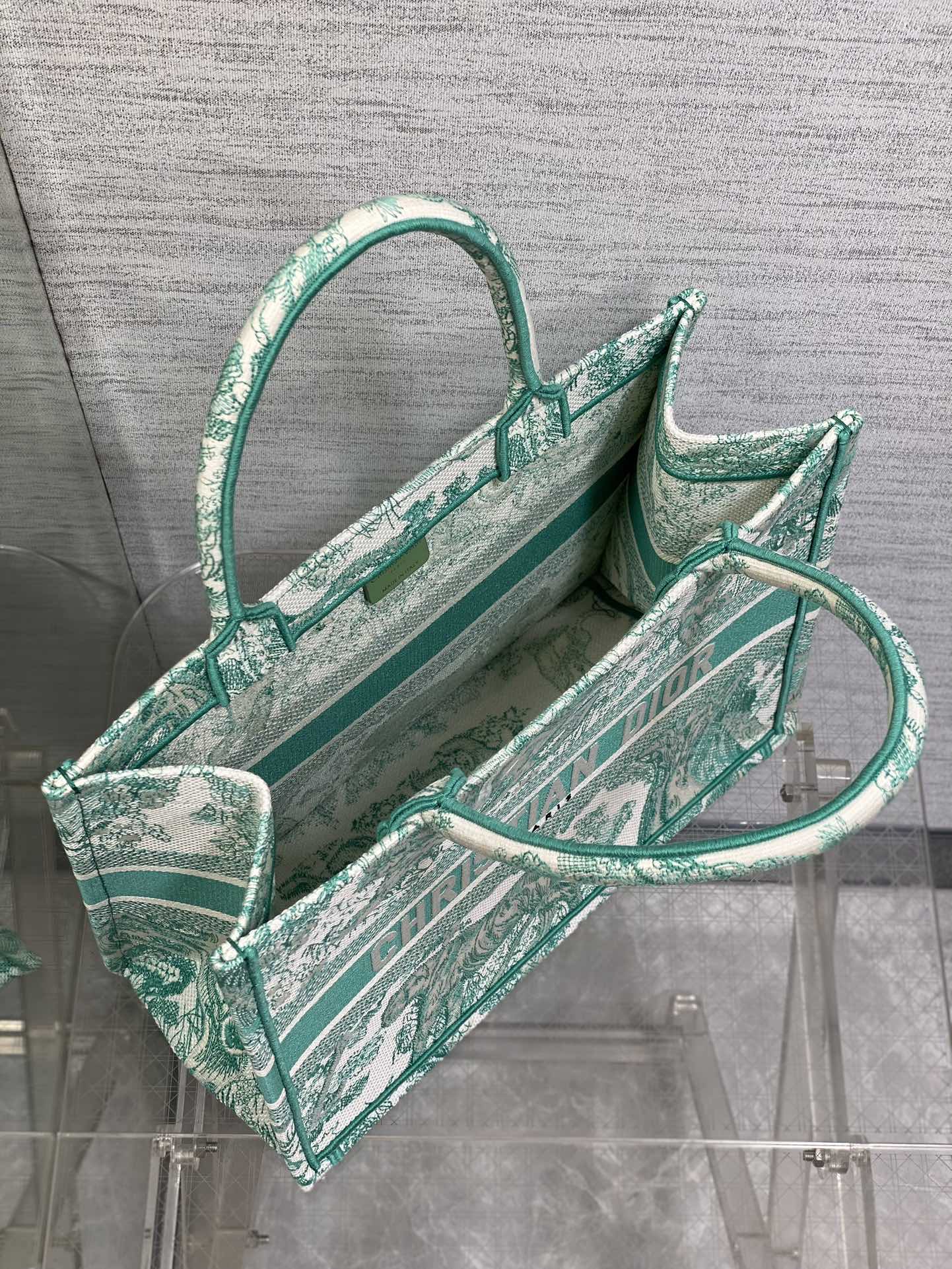 D*or small book tote-36.5cm