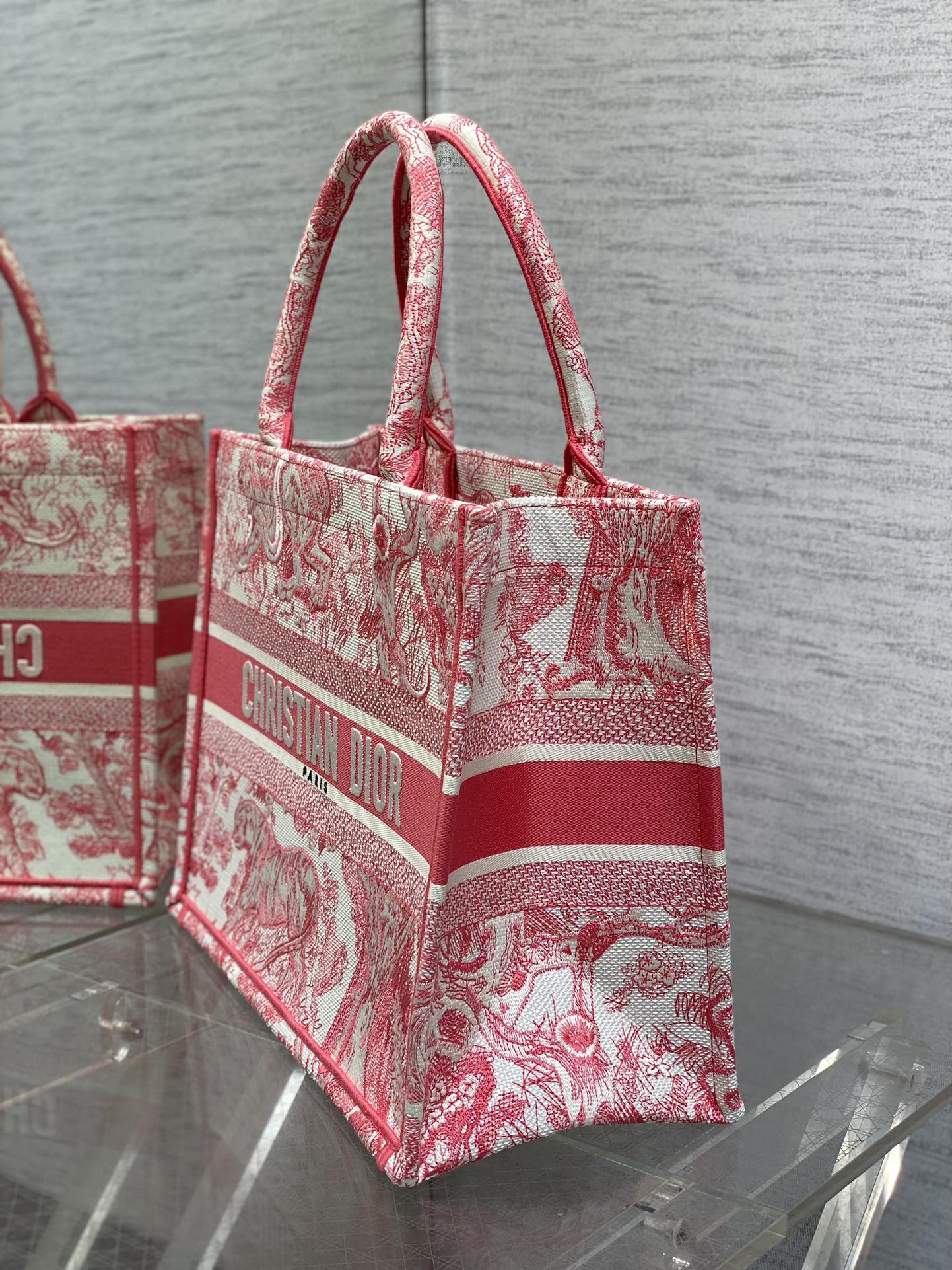 D*or small book tote-36.5cm