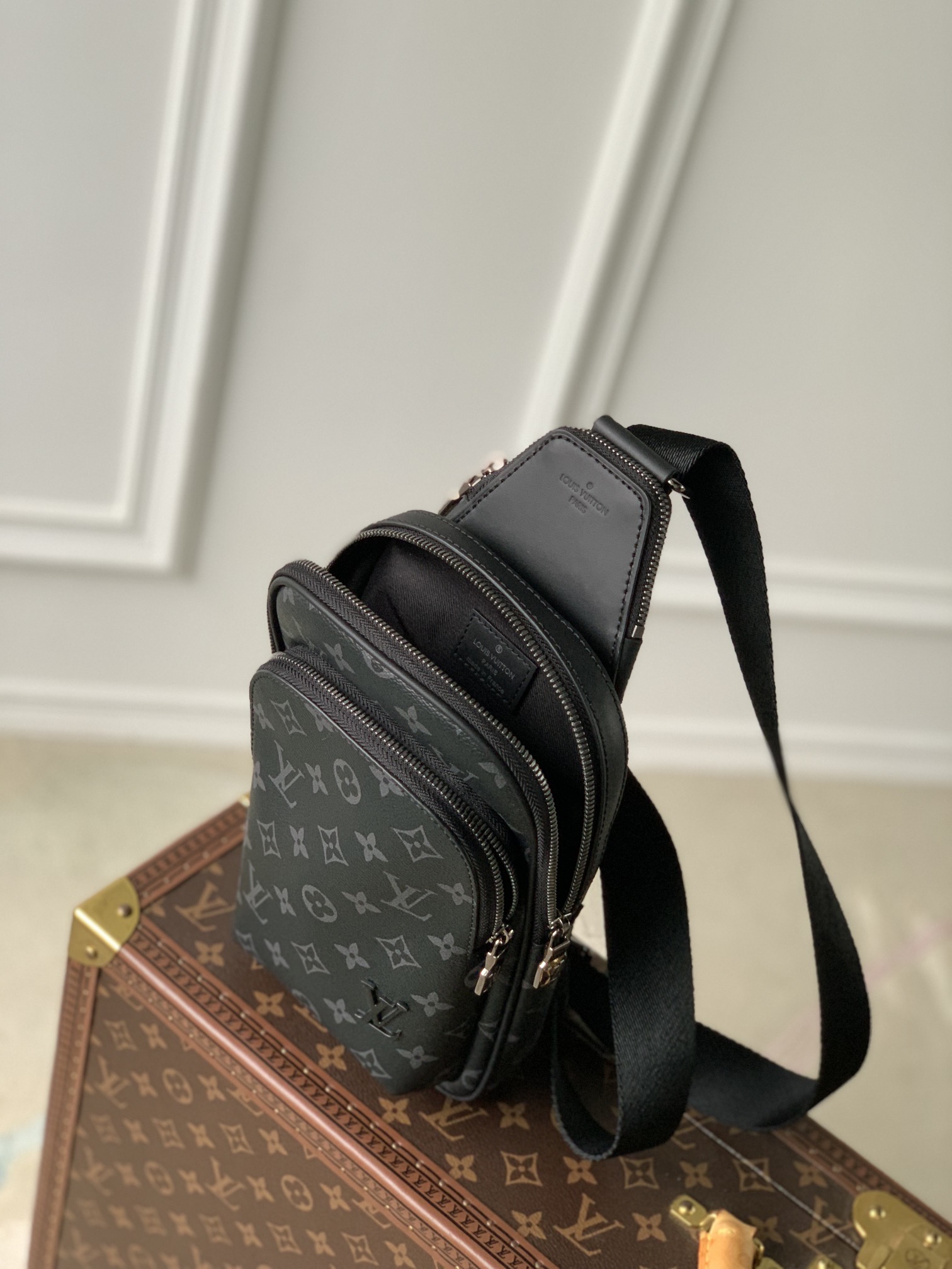 l0*is V*t0n avenue bag-16 x 33 x 5.7cm