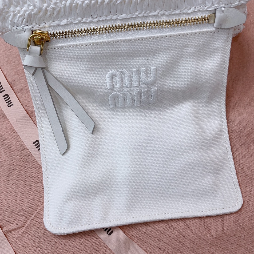 M*um*u raffia shoulder bag-22x 22.5x7.5cm