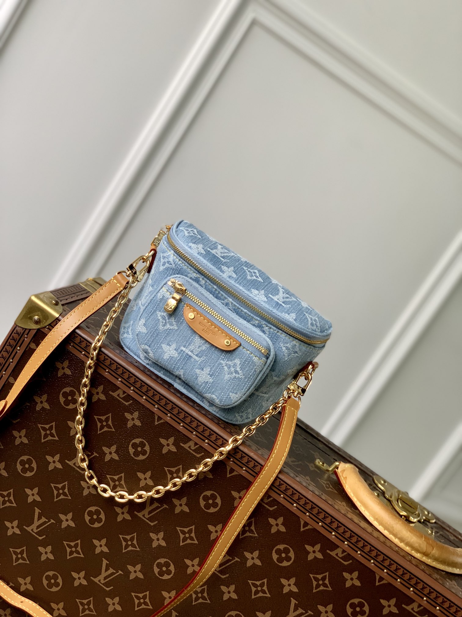 l0*is V*t0n mini bumbag-17 x 12 x 9.5cm