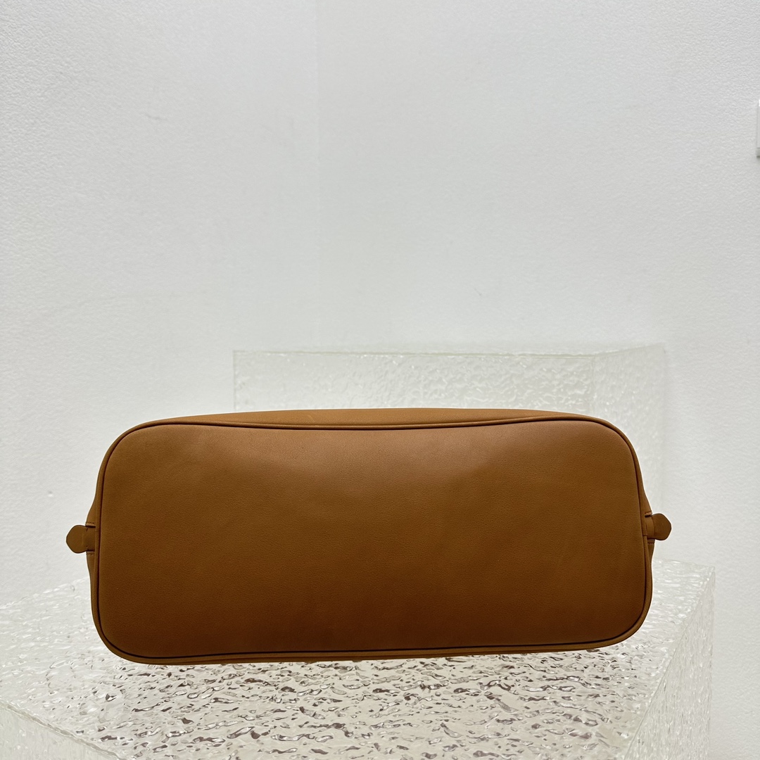 M*um*u casual style plain leather elegant style bridal logo-39*17*28cm