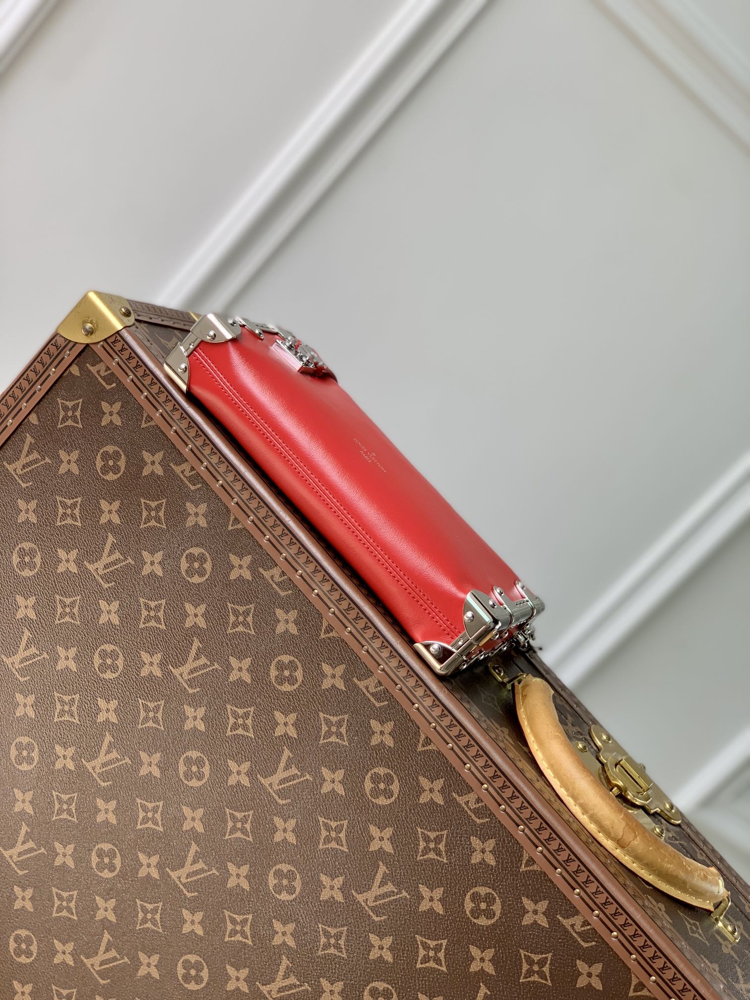 l0*is V*t0n slim trunk--m25445-23 x 12 x 4cm