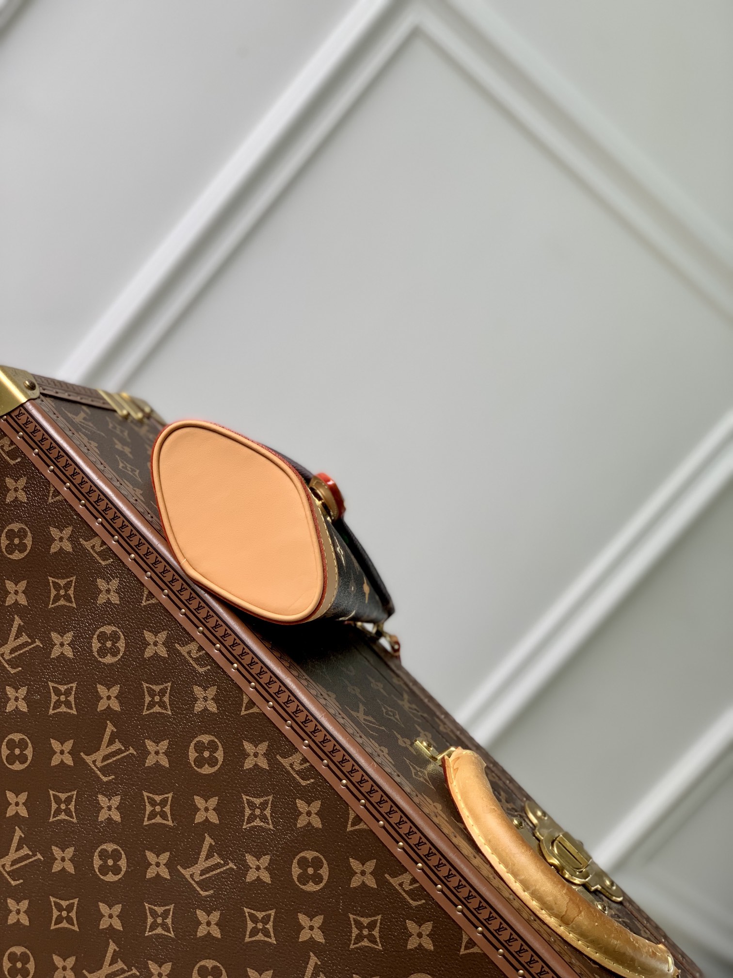 l0*is V*t0n crossbody bag-12.5 x 18 x 8.5cm
