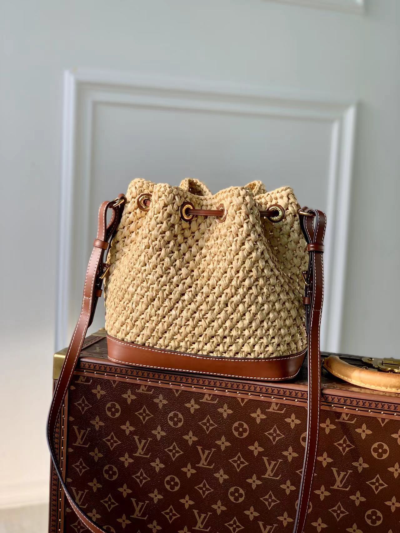 l0*is V*t0n noé bb handbag-22 x 24 x 15cm
