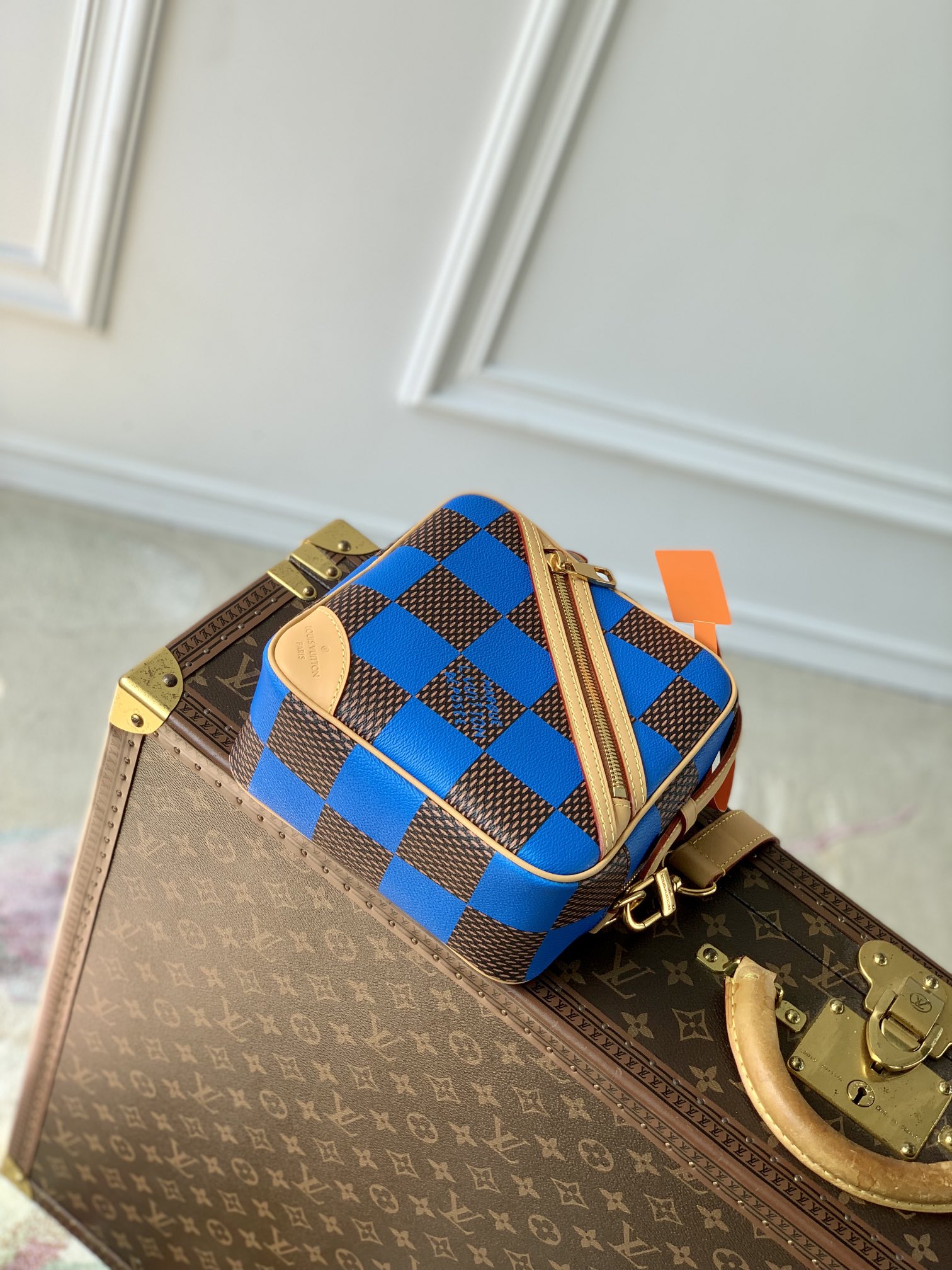 l0*is V*t0n chess messenger bag-24 x 24 x 8cm