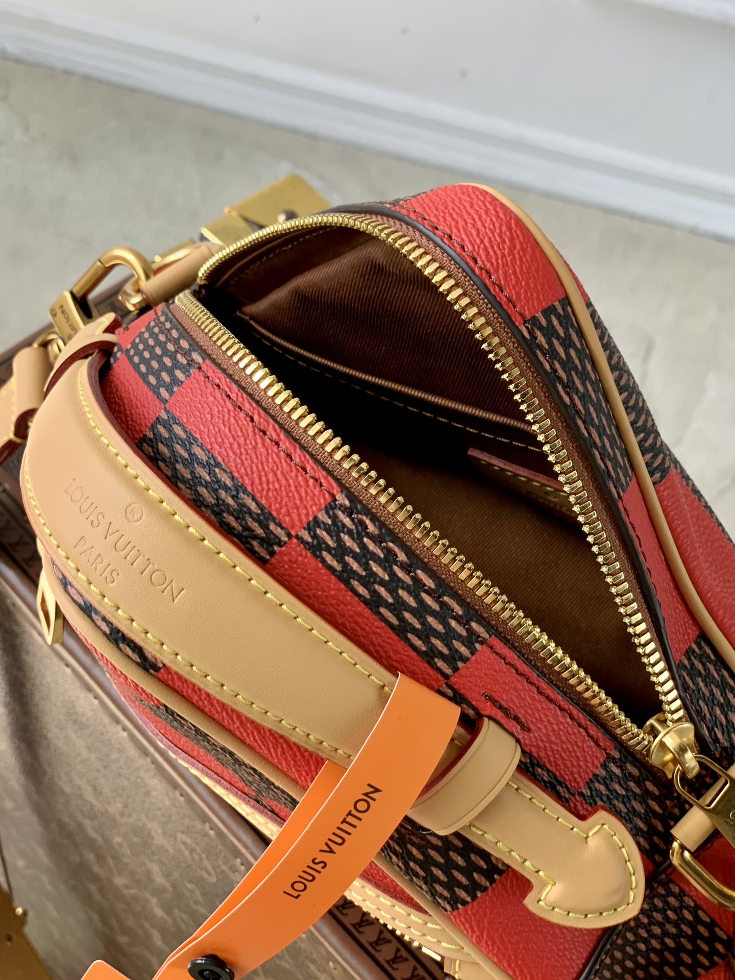 l0*is V*t0n chess messenger bag-24 x 24 x 8cm