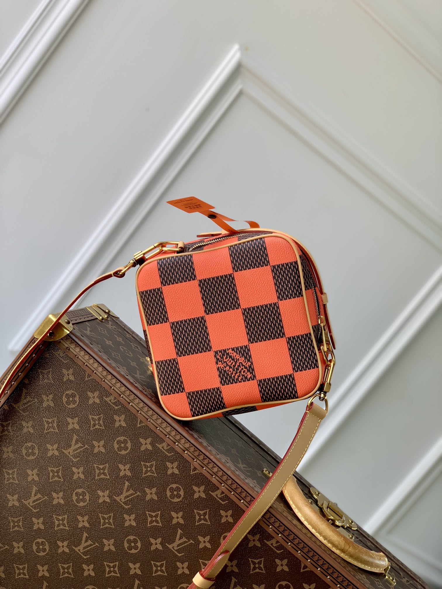l0*is V*t0n chess messenger bag-24 x 24 x 8cm